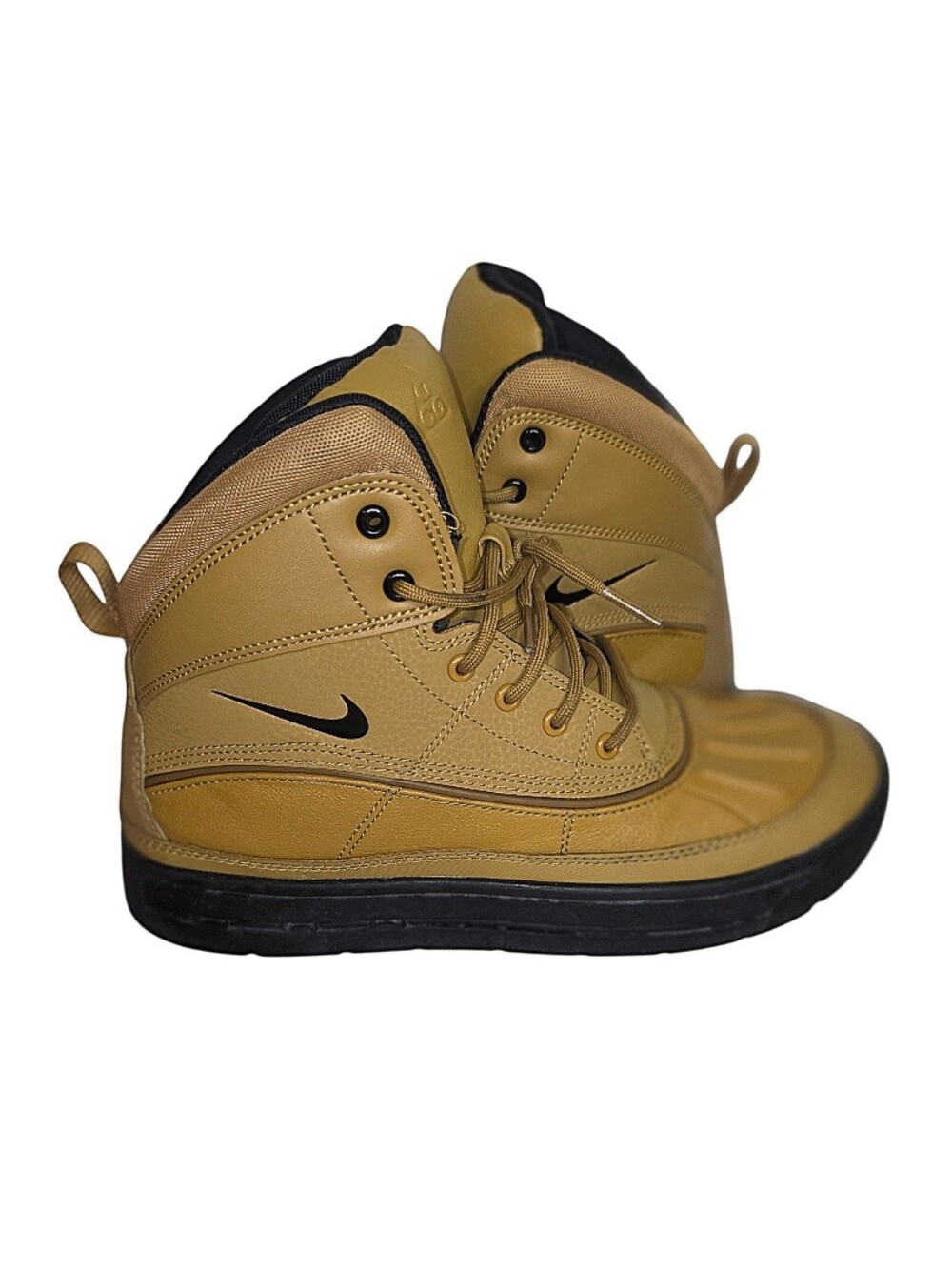Nike Woodside 2 High ACG Youth Size 7Y Boots Wheat Black